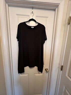 LuLaRoe Melissa Shark Bite top 2x